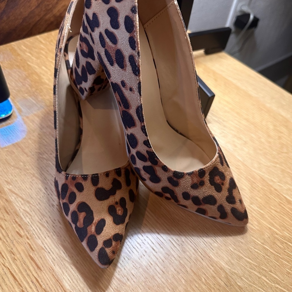 Rouge Helium Brown Stiletto Heels with Suede Finish